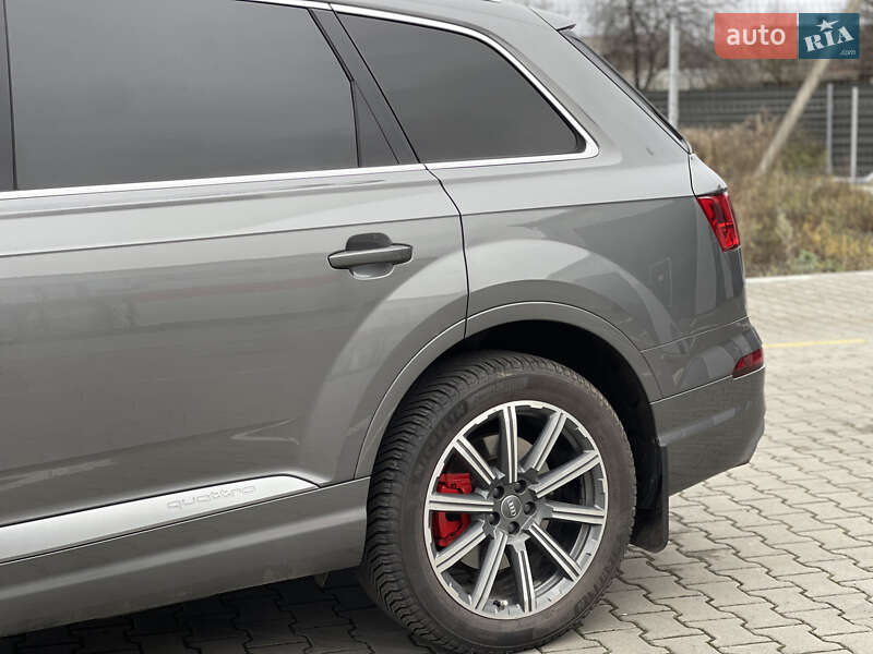 Позашляховик / Кросовер Audi Q7 2017 в Нововолинську