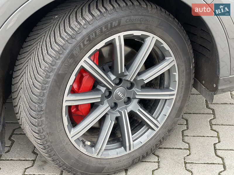 Позашляховик / Кросовер Audi Q7 2017 в Нововолинську