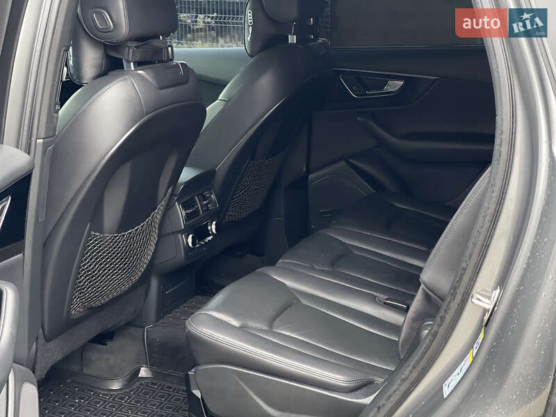Позашляховик / Кросовер Audi Q7 2017 в Нововолинську