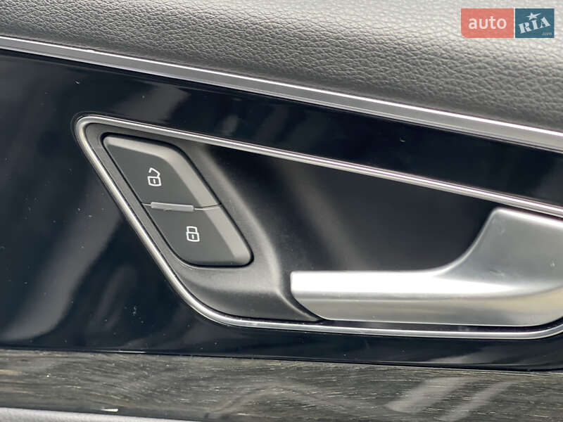 Позашляховик / Кросовер Audi Q7 2017 в Нововолинську