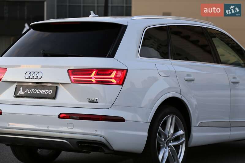 Позашляховик / Кросовер Audi Q7 2016 в Києві