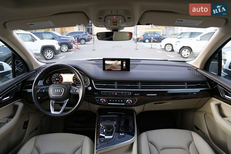 Позашляховик / Кросовер Audi Q7 2016 в Києві