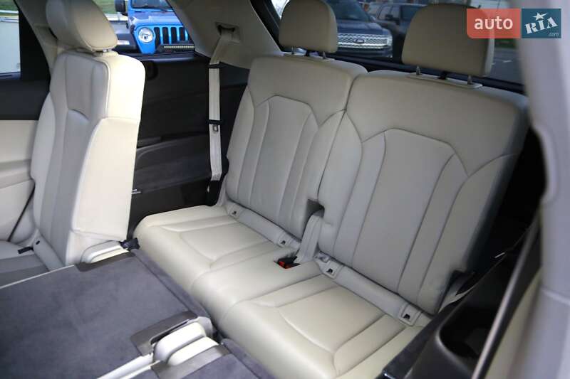 Позашляховик / Кросовер Audi Q7 2016 в Києві