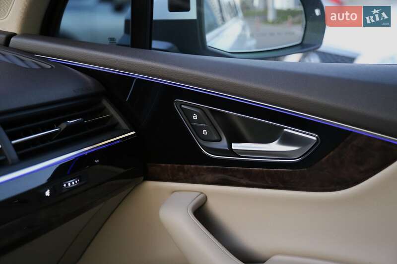 Позашляховик / Кросовер Audi Q7 2016 в Києві