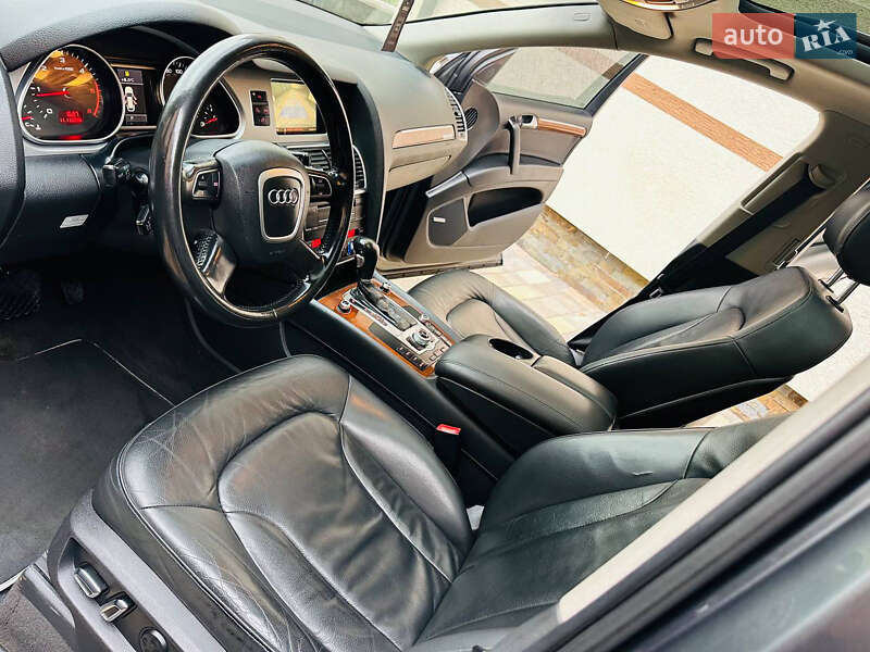 Позашляховик / Кросовер Audi Q7 2010 в Грушево
