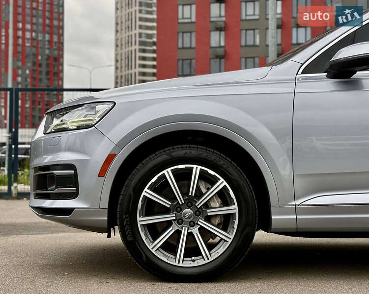 Позашляховик / Кросовер Audi Q7 2017 в Києві