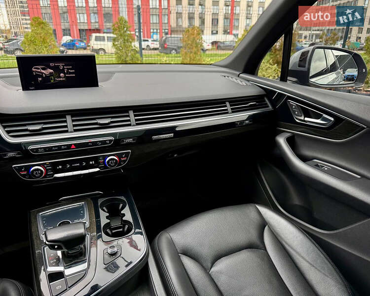 Позашляховик / Кросовер Audi Q7 2017 в Києві