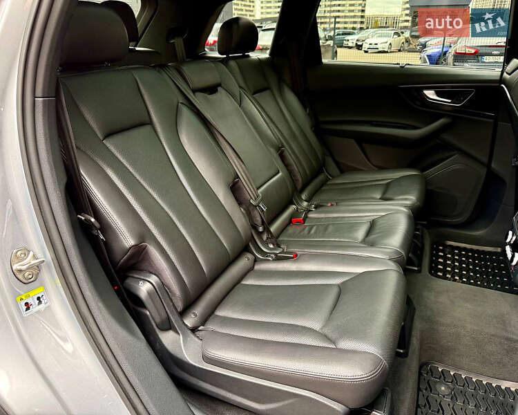 Позашляховик / Кросовер Audi Q7 2017 в Києві