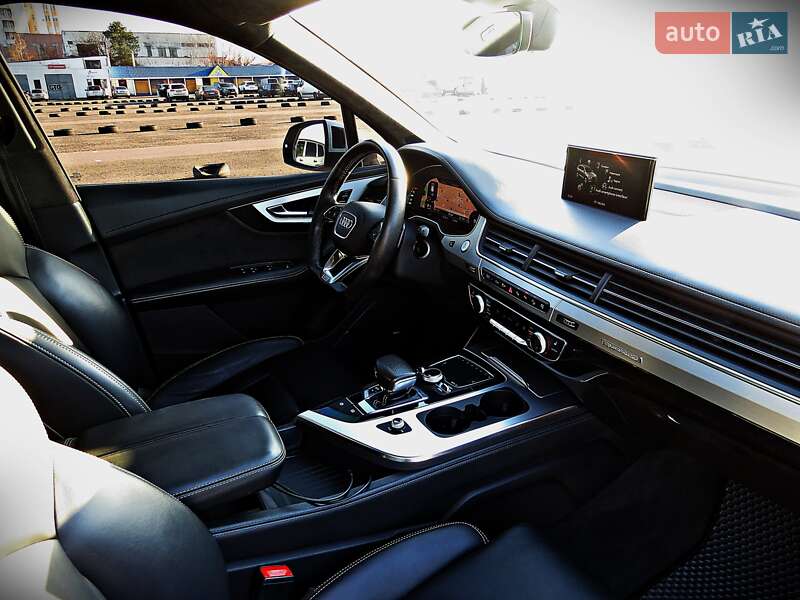 Позашляховик / Кросовер Audi Q7 2016 в Черкасах
