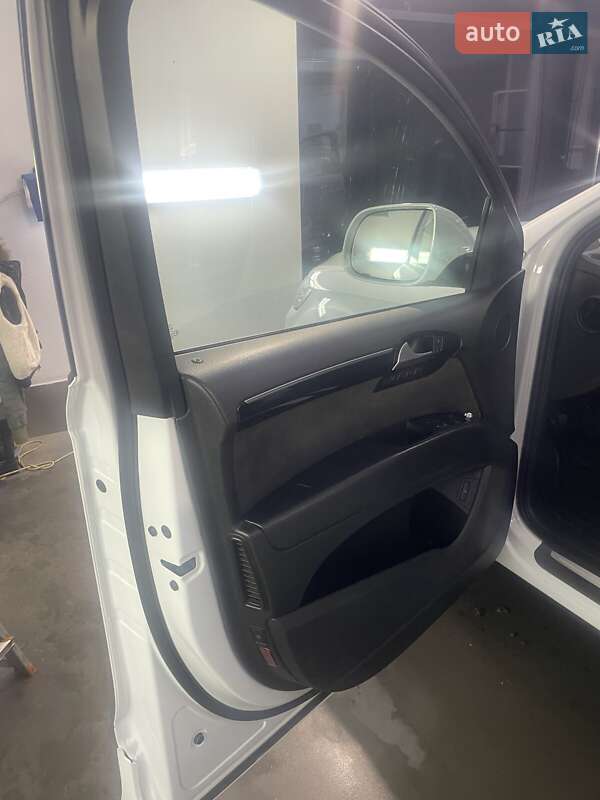 Позашляховик / Кросовер Audi Q7 2013 в Полтаві