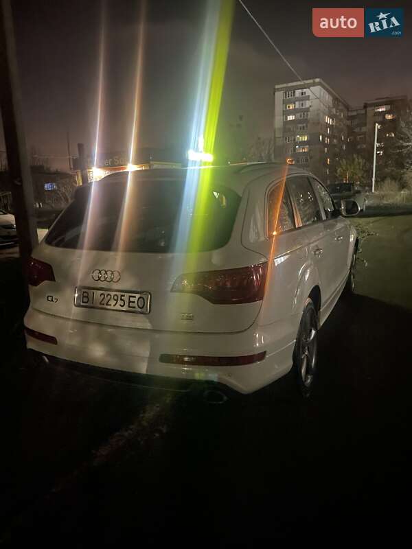 Позашляховик / Кросовер Audi Q7 2013 в Полтаві