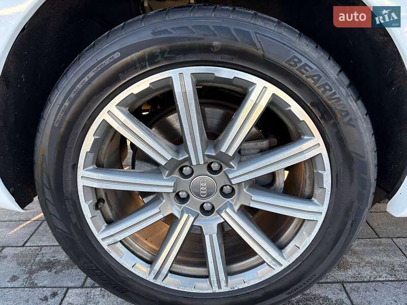 Позашляховик / Кросовер Audi Q7 2015 в Дніпрі