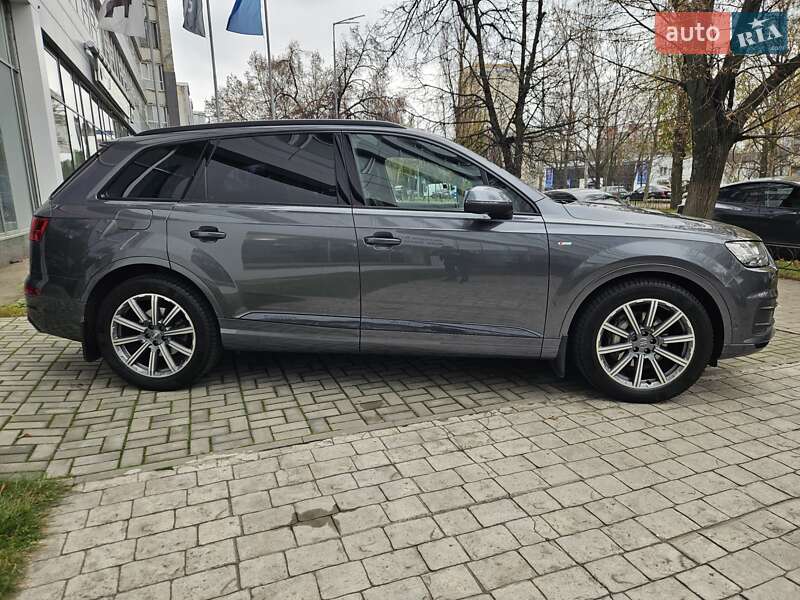 Внедорожник / Кроссовер Audi Q7 2019 в Киеве