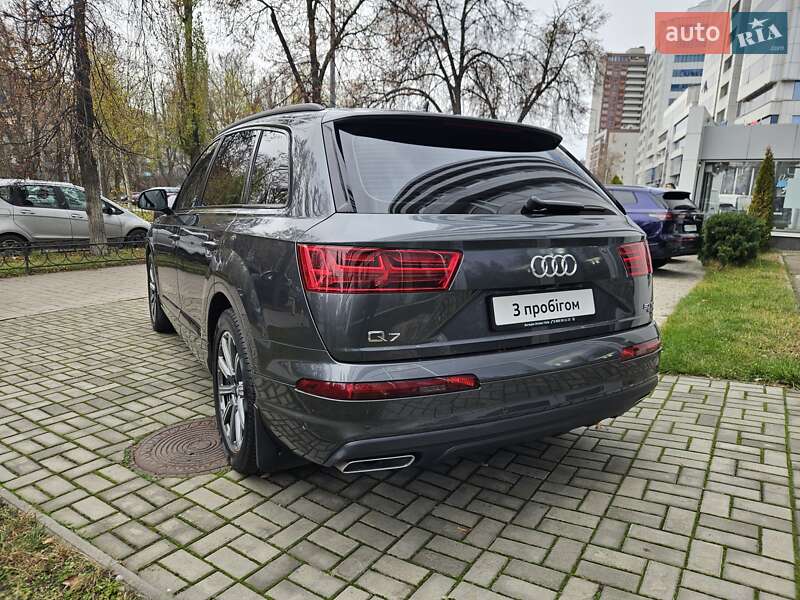 Внедорожник / Кроссовер Audi Q7 2019 в Киеве