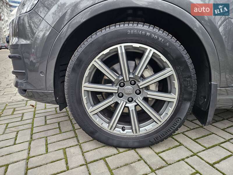 Внедорожник / Кроссовер Audi Q7 2019 в Киеве