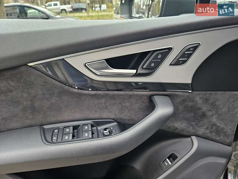 Внедорожник / Кроссовер Audi Q7 2019 в Киеве