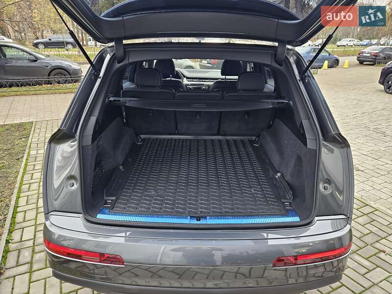 Внедорожник / Кроссовер Audi Q7 2019 в Киеве