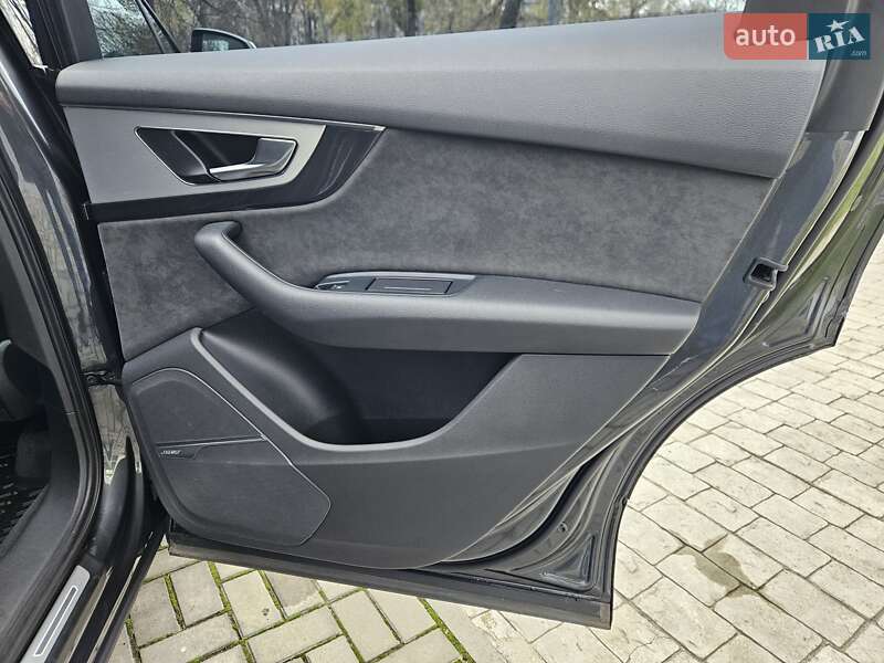 Внедорожник / Кроссовер Audi Q7 2019 в Киеве
