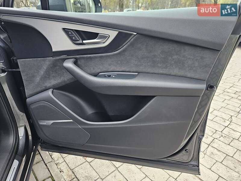 Внедорожник / Кроссовер Audi Q7 2019 в Киеве
