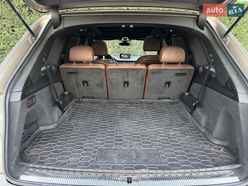 Внедорожник / Кроссовер Audi Q7 2016 в Киеве