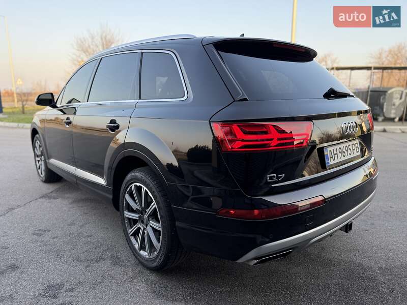 Позашляховик / Кросовер Audi Q7 2017 в Дніпрі