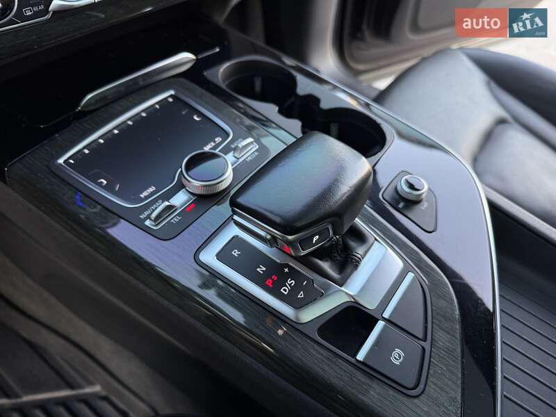 Позашляховик / Кросовер Audi Q7 2017 в Дніпрі