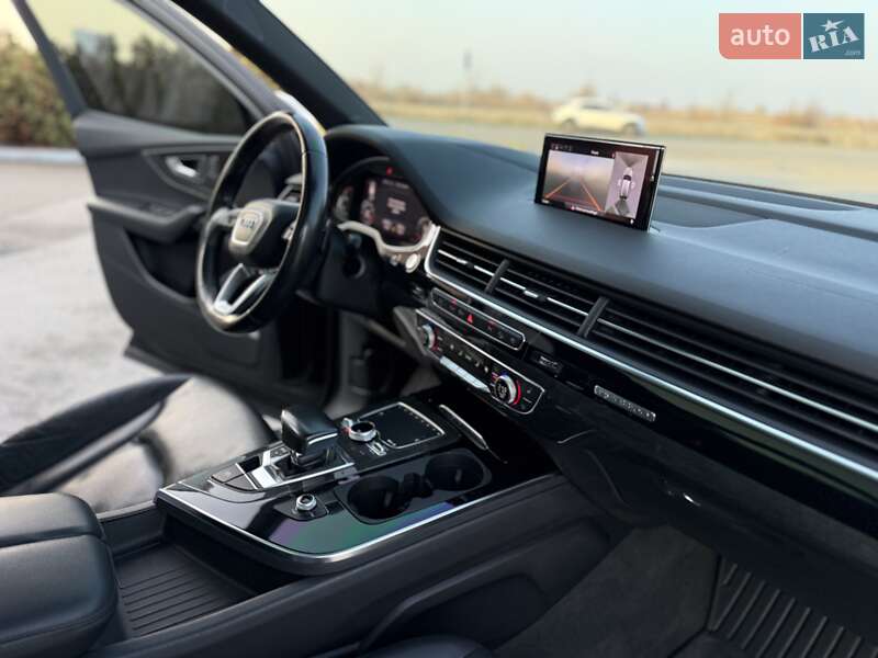 Позашляховик / Кросовер Audi Q7 2017 в Дніпрі