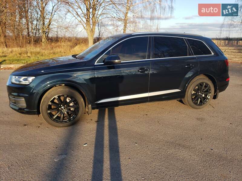 Позашляховик / Кросовер Audi Q7 2016 в Чуднові