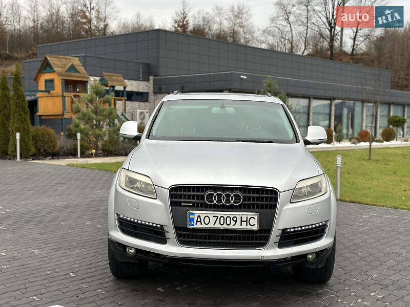 Внедорожник / Кроссовер Audi Q7 2006 в Сваляве