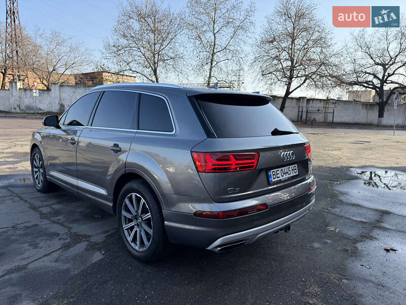 Позашляховик / Кросовер Audi Q7 2017 в Миколаєві