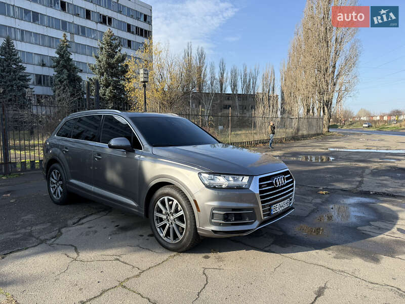Позашляховик / Кросовер Audi Q7 2017 в Миколаєві