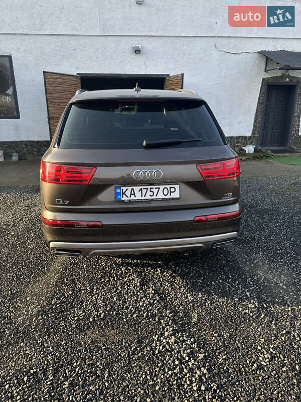 Позашляховик / Кросовер Audi Q7 2015 в Мукачевому