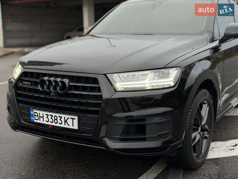 Внедорожник / Кроссовер Audi Q7 2017 в Киеве