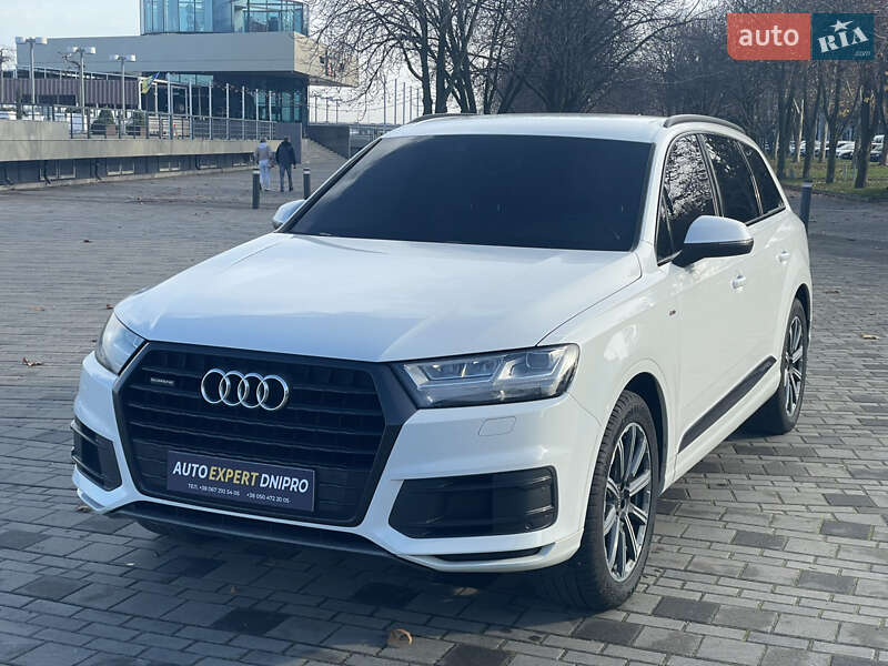 Позашляховик / Кросовер Audi Q7 2017 в Дніпрі