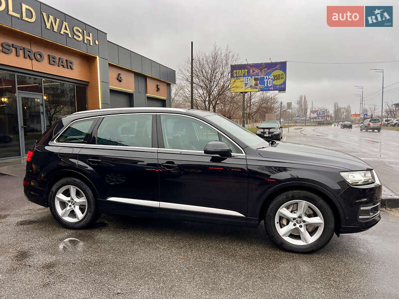 Внедорожник / Кроссовер Audi Q7 2016 в Киеве