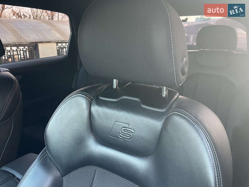 Позашляховик / Кросовер Audi Q7 2017 в Дніпрі