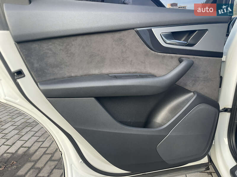 Позашляховик / Кросовер Audi Q7 2017 в Дніпрі