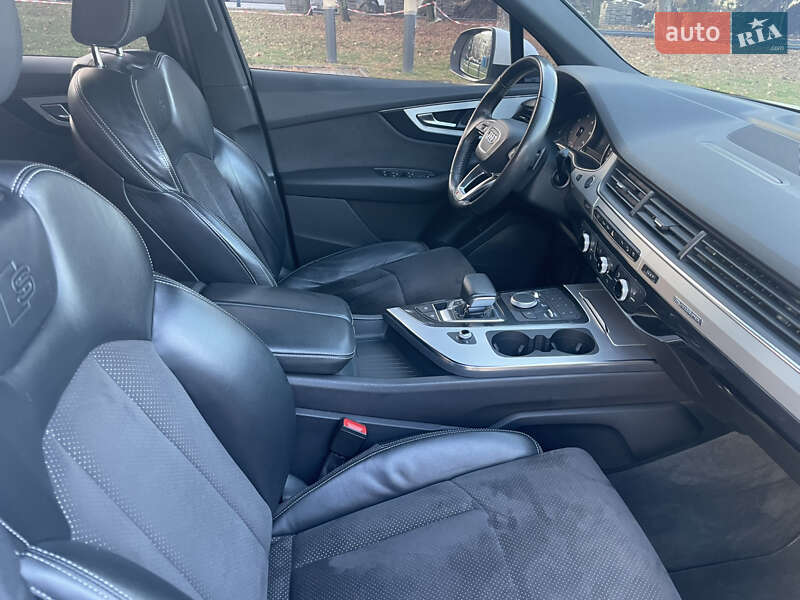 Позашляховик / Кросовер Audi Q7 2017 в Дніпрі