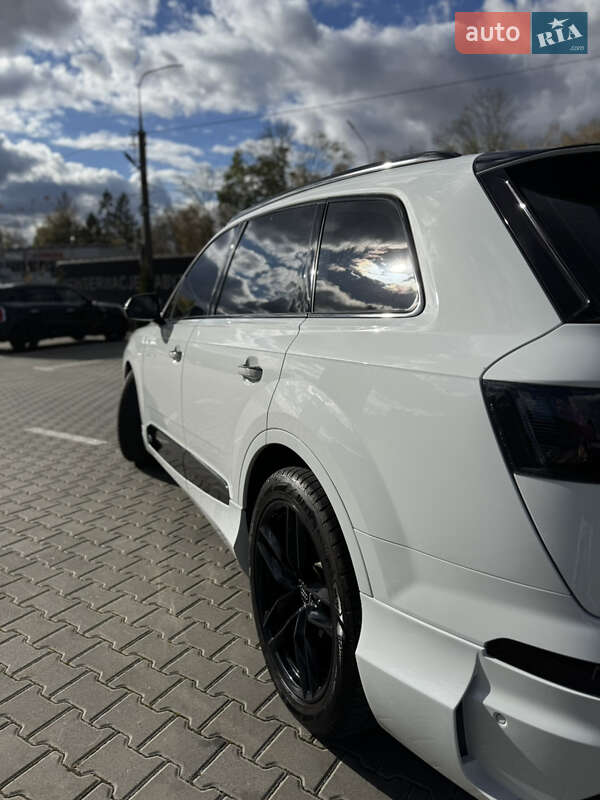 Внедорожник / Кроссовер Audi Q7 2016 в Тернополе