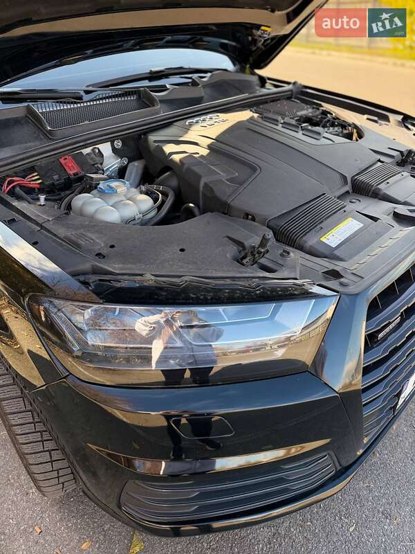 Позашляховик / Кросовер Audi Q7 2016 в Синельниковому