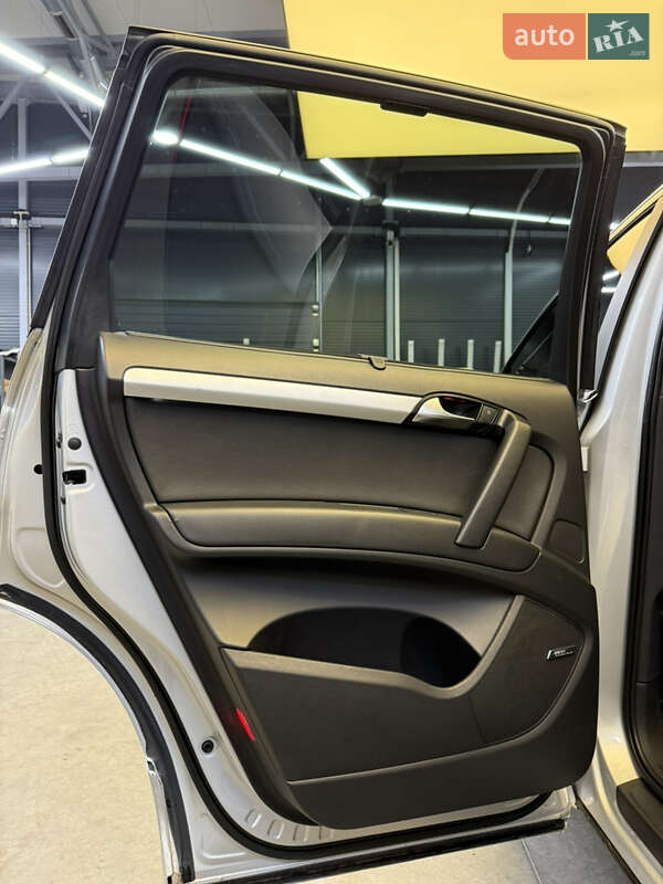 Позашляховик / Кросовер Audi Q7 2015 в Чернівцях