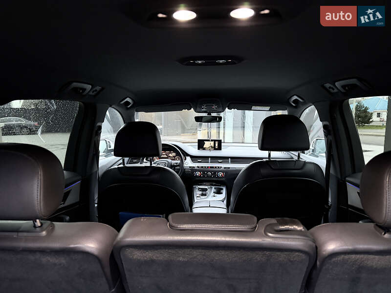 Позашляховик / Кросовер Audi Q7 2017 в Іршаві