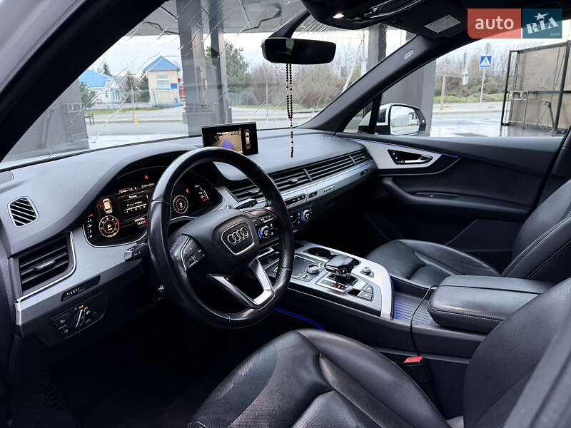 Позашляховик / Кросовер Audi Q7 2017 в Іршаві
