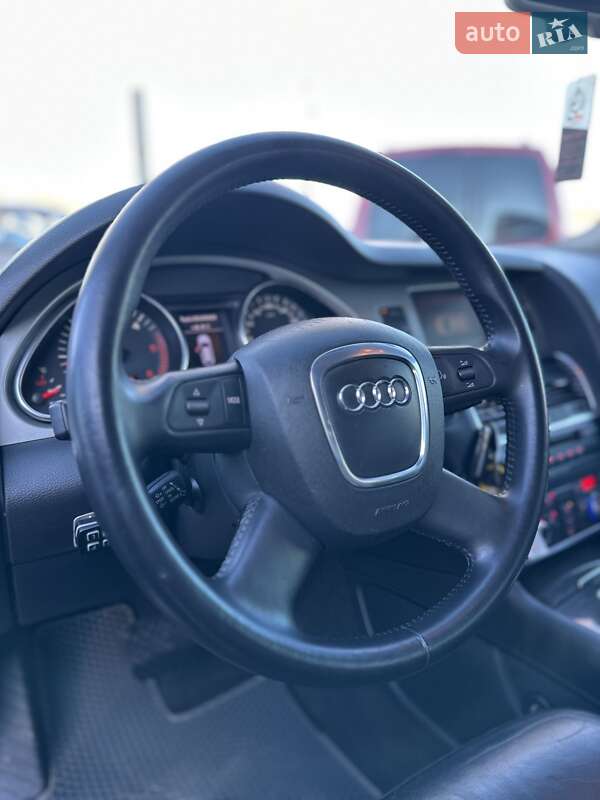 Внедорожник / Кроссовер Audi Q7 2009 в Смеле