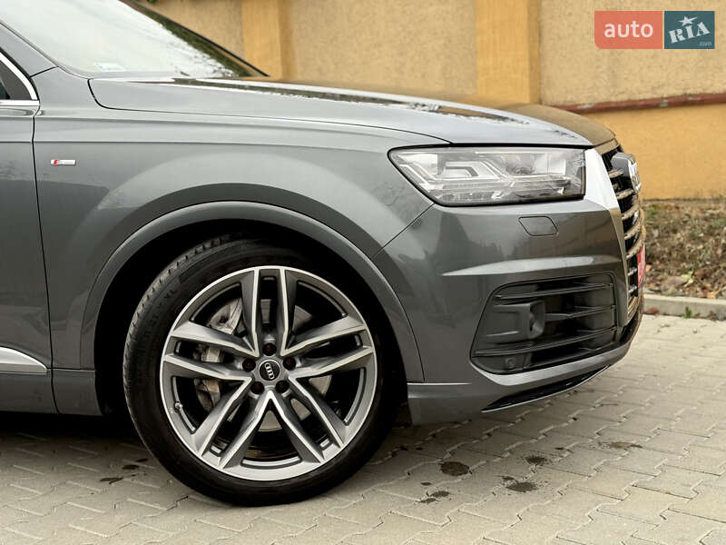 Внедорожник / Кроссовер Audi Q7 2015 в Ужгороде