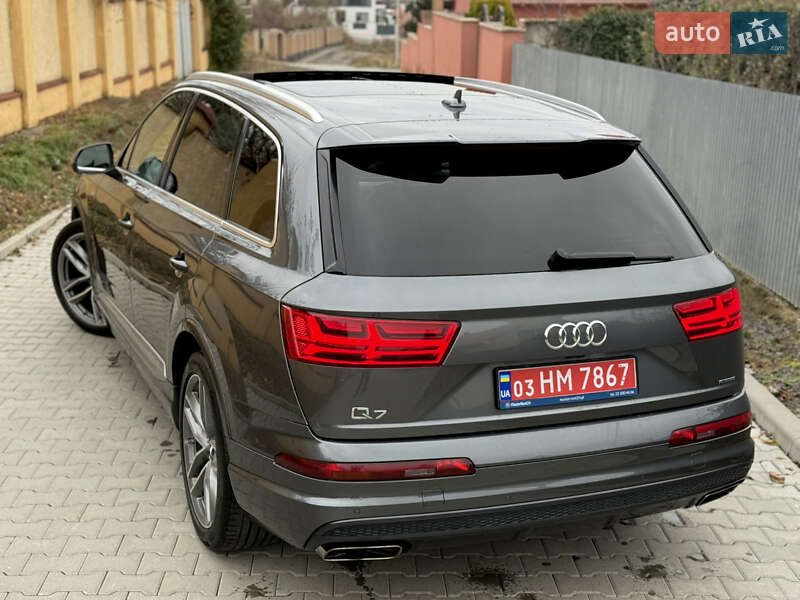 Внедорожник / Кроссовер Audi Q7 2015 в Ужгороде
