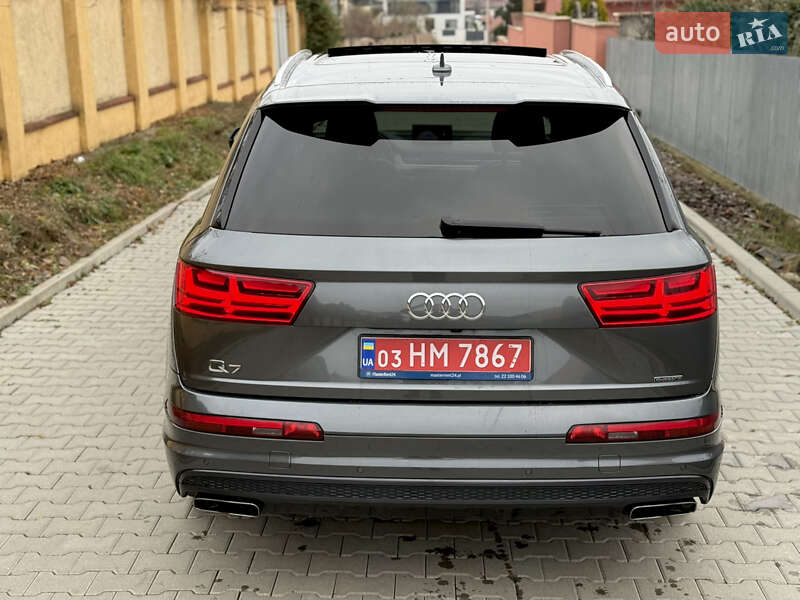 Внедорожник / Кроссовер Audi Q7 2015 в Ужгороде