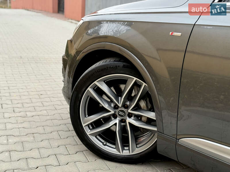 Внедорожник / Кроссовер Audi Q7 2015 в Ужгороде