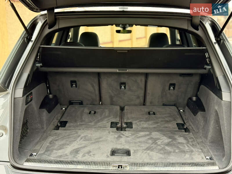 Внедорожник / Кроссовер Audi Q7 2015 в Ужгороде