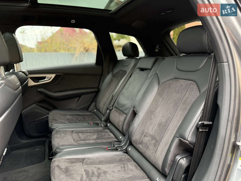 Внедорожник / Кроссовер Audi Q7 2015 в Ужгороде